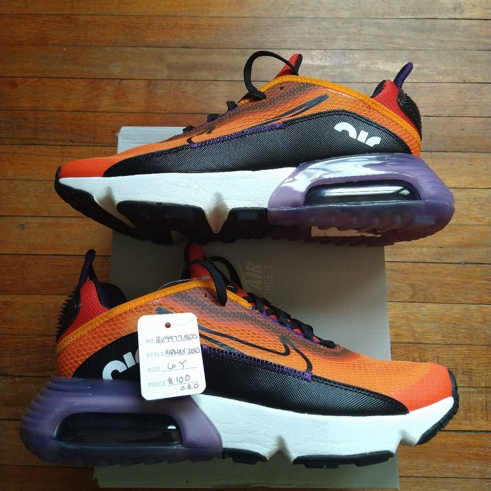 Nike - Picture 2 of 6